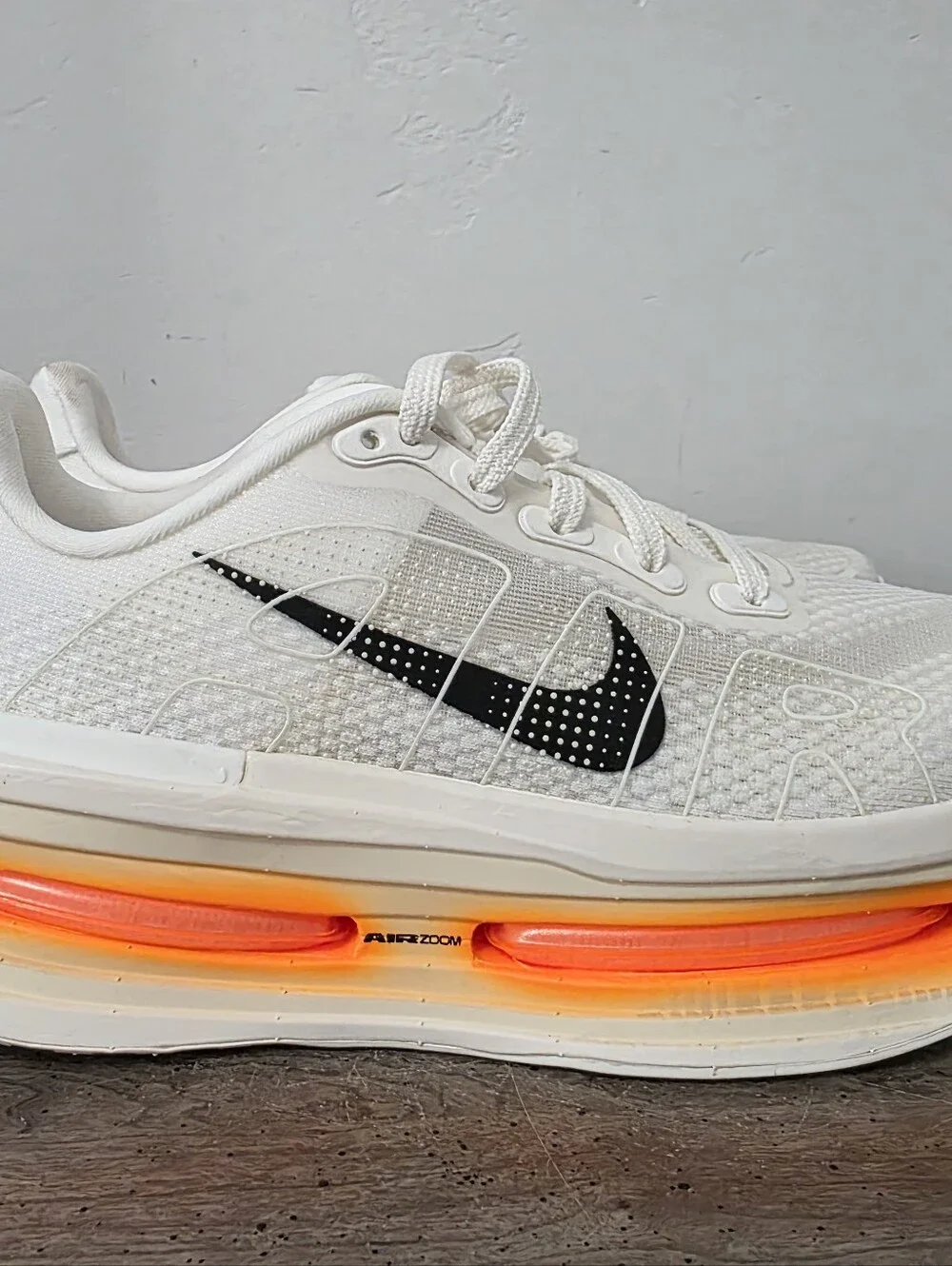Nike Men's Vomero Premium Running Shoes in Sail/Coconut Milk/Orange Size 5